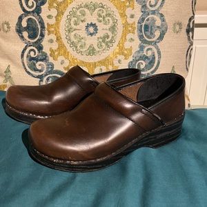 Dansko clogs size 8.5-9
